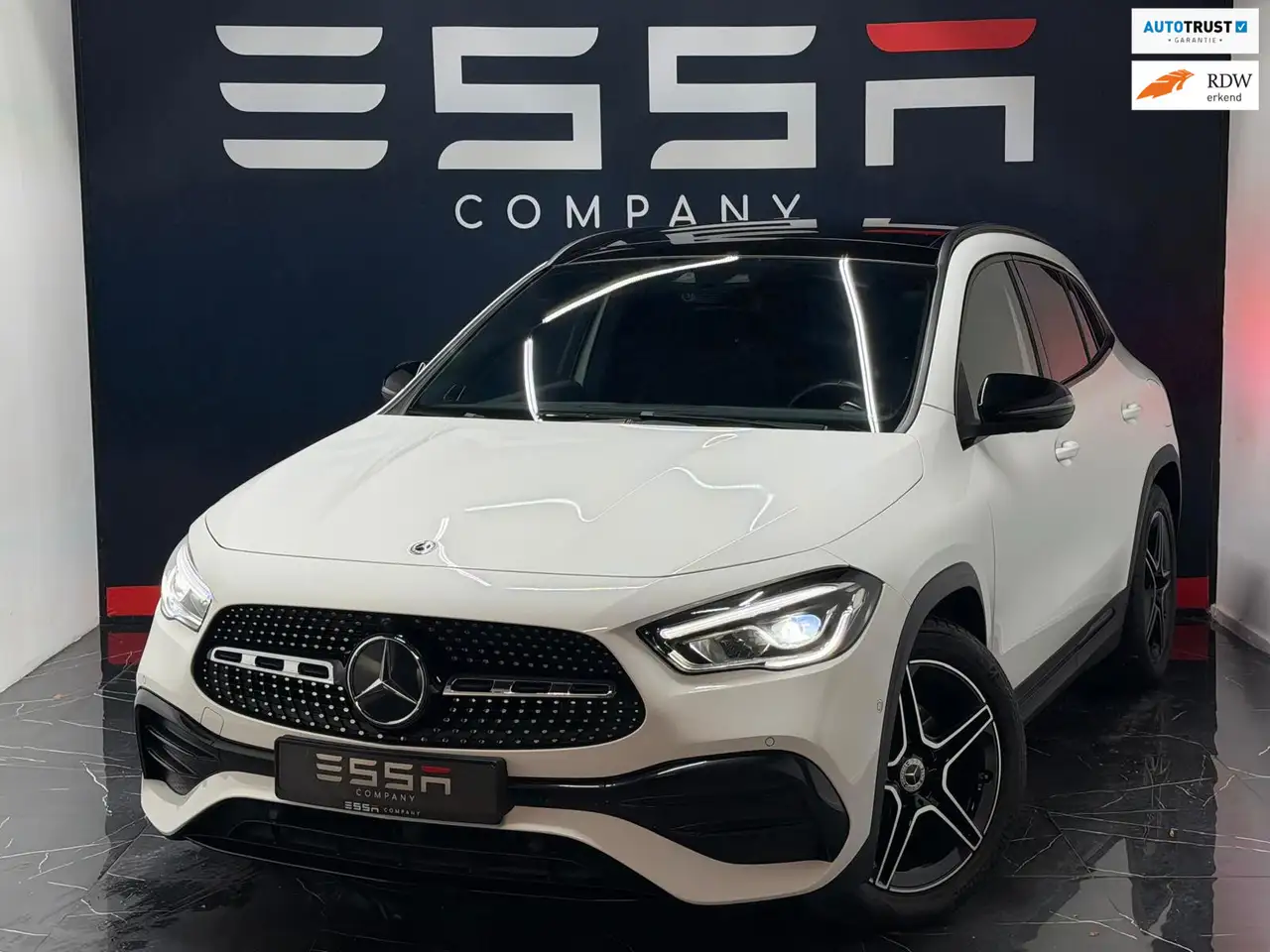 Mercedes-Benz GLA 200 AMG Line Burmester Pano Camera Sfeerverlichting — photo 1 of 28