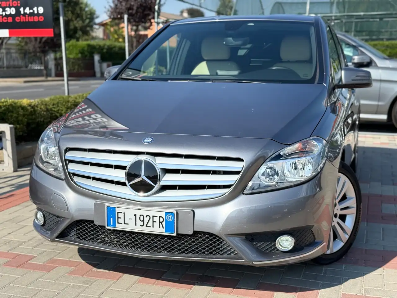 Mercedes-Benz B 180 B 180 CDI BlueEFFICIENCY Executive — photo 1 of 15