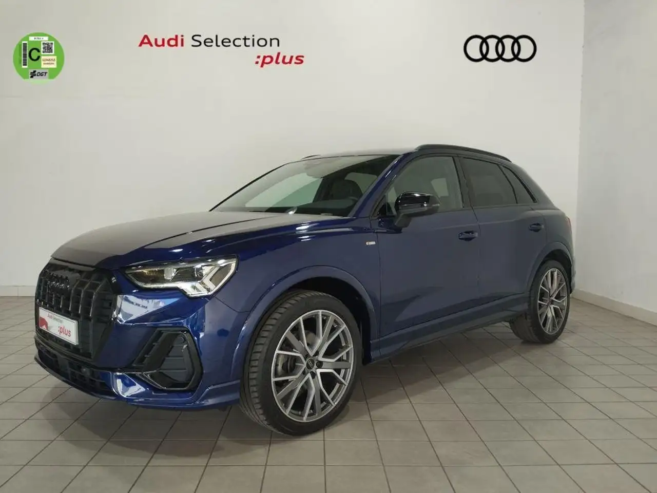Audi Q3 35 TDI Black line S tronic 110kW — photo 1 of 20