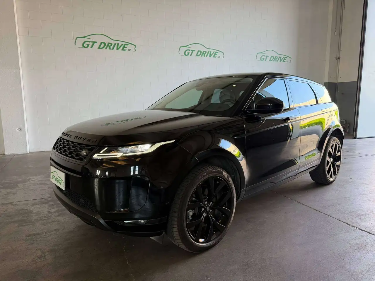 Land Rover Range Rover Evoque Range Rover Evoque II 2019 2.0d i4mhevSE awd 180CV — photo 1 of 15