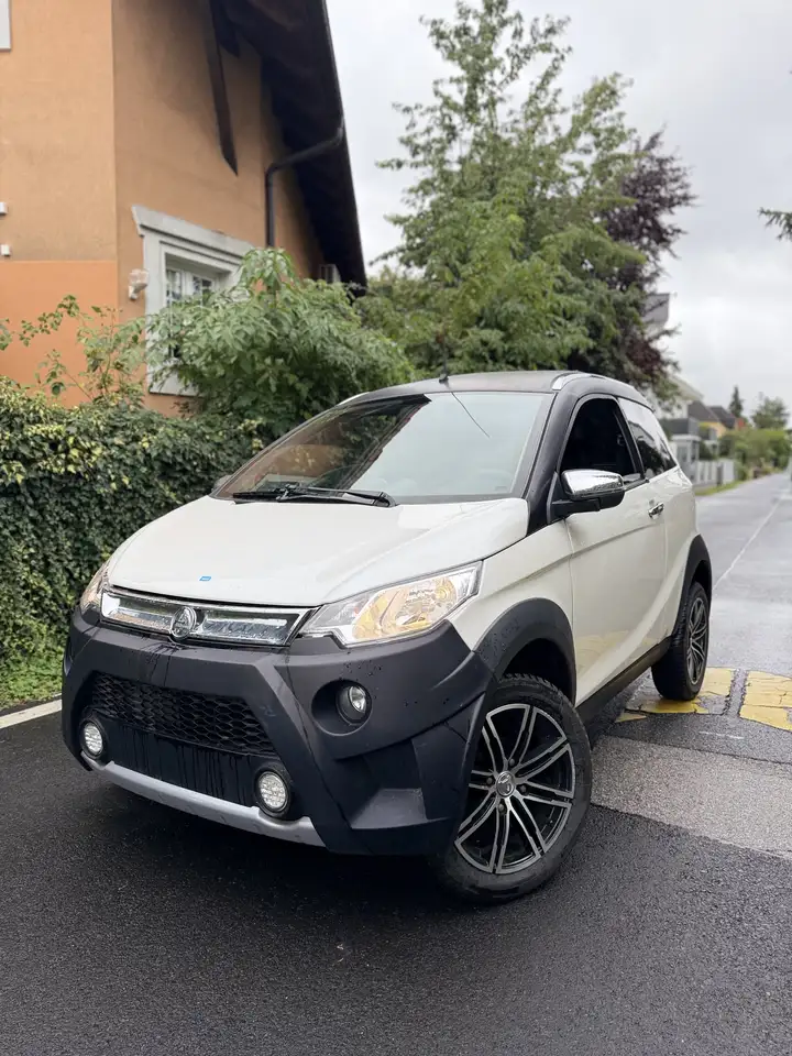 Aixam Crossover — photo 1 of 11