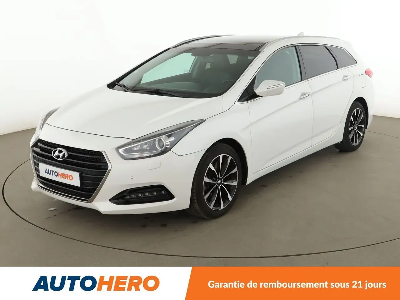 Hyundai i40 SW 1.7 CRDi Blue Drive Creative DCT-7 — photo 1 of 32