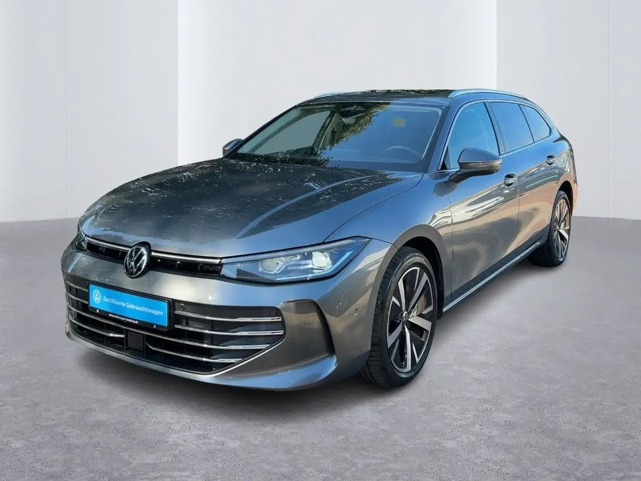 Volkswagen Passat Variant 2.0 TDI DSG Pano AHK LED Navi — photo 1 of 16