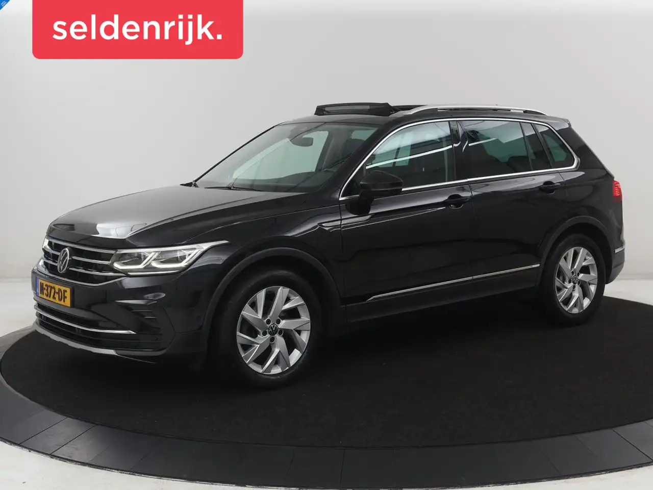 Volkswagen Tiguan 1.5 TSI Elegance | Panoramadak | Adaptive cruise | — photo 1 of 40