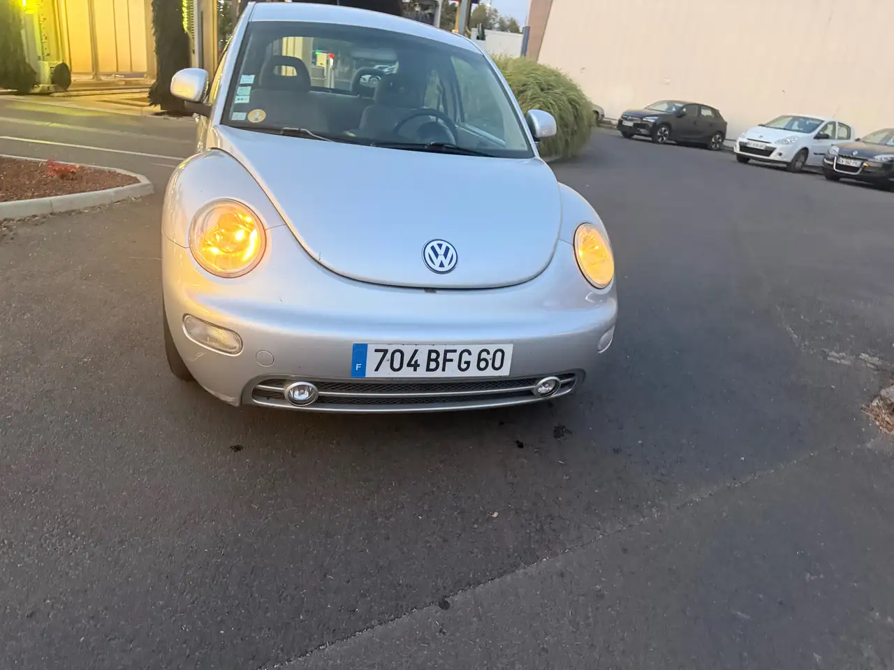 Volkswagen New Beetle New Beetle 1.6i — photo 1 of 7