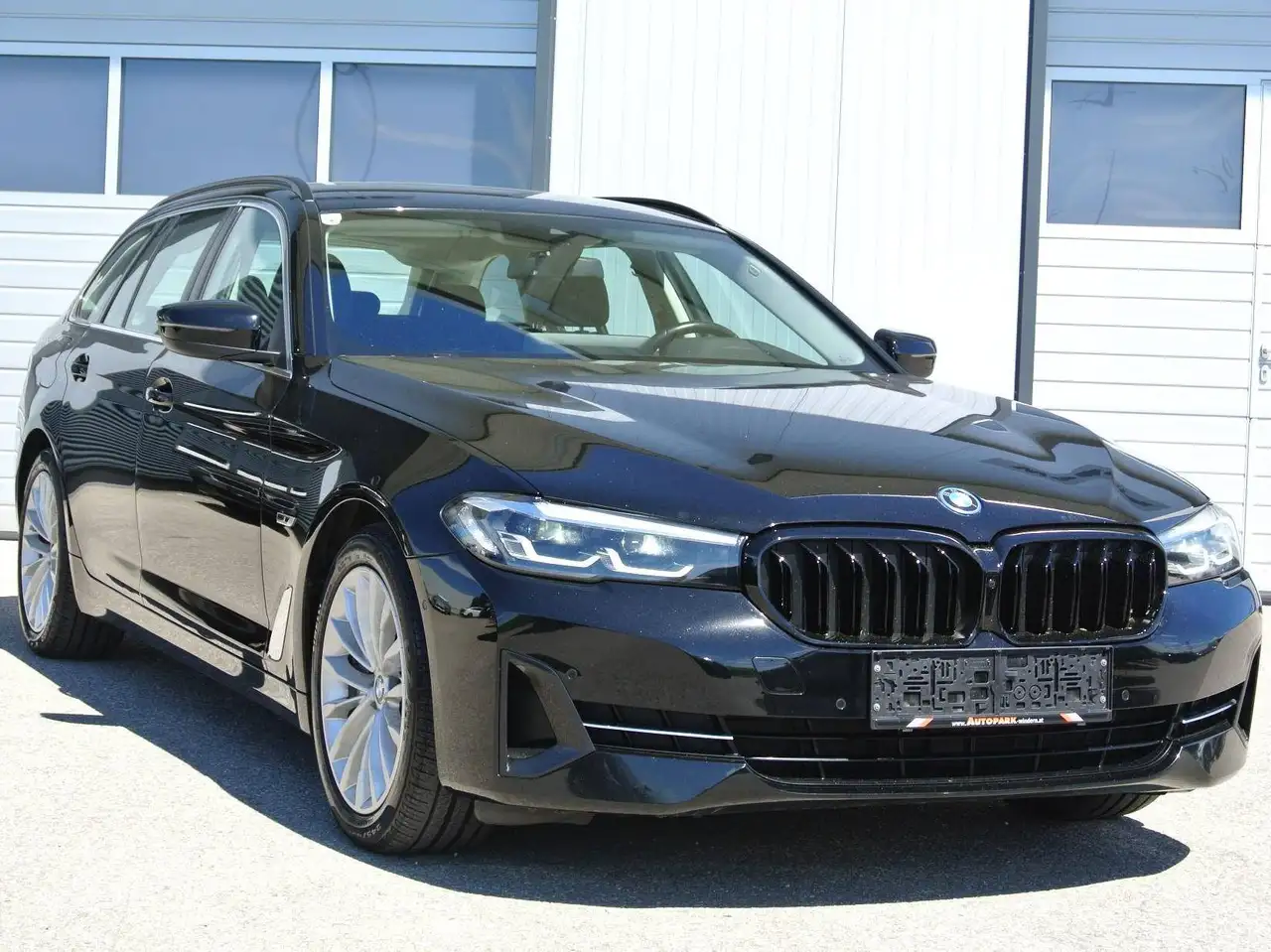 BMW 530 e xdrive touring Aut. * Live-Cockpit * 1. BESITZ — photo 1 of 12