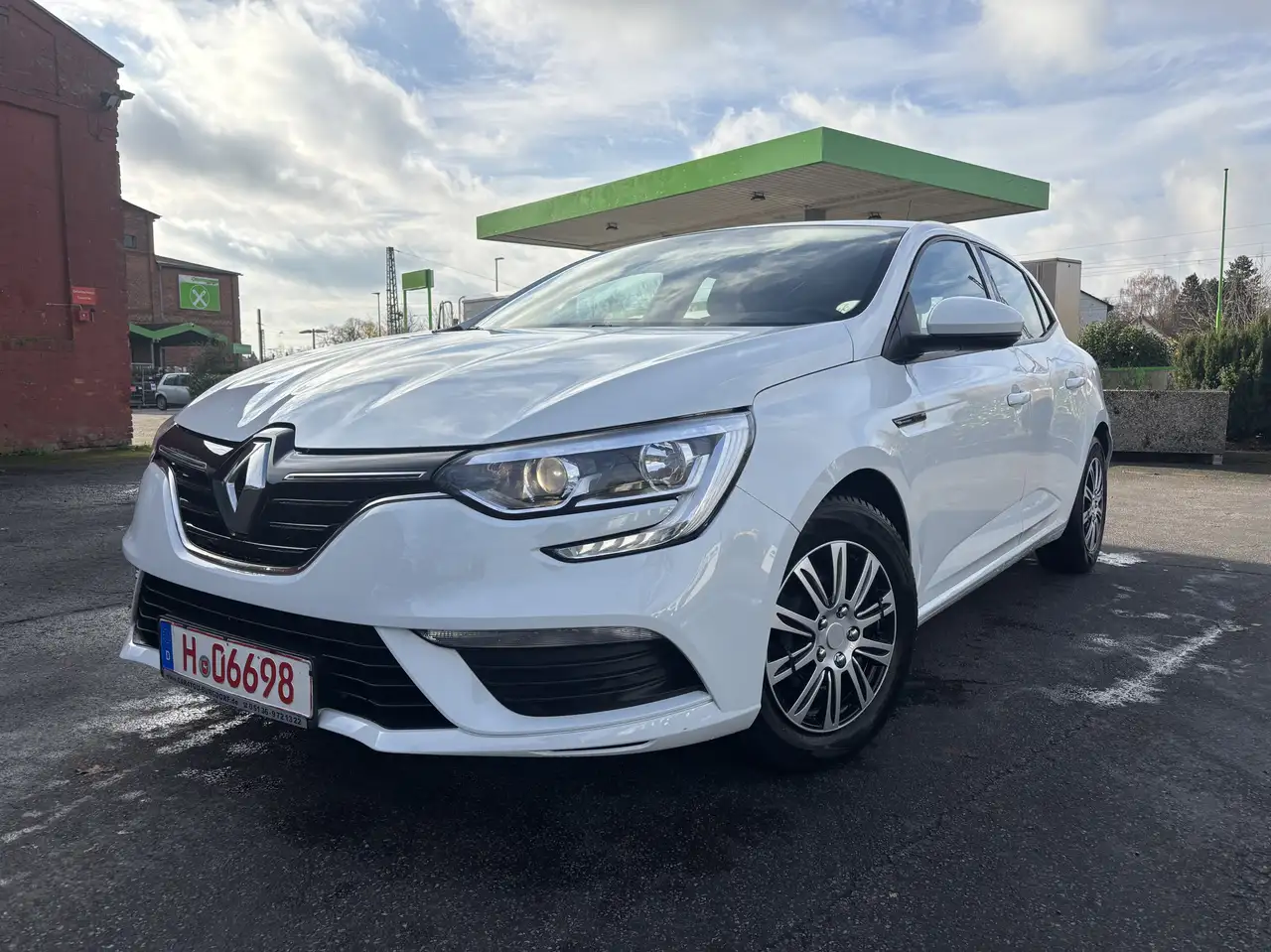 Renault Megane Life*Klimaanlage*5 Türig*6 Gang*Erst 88.000 Km* — photo 1 of 14