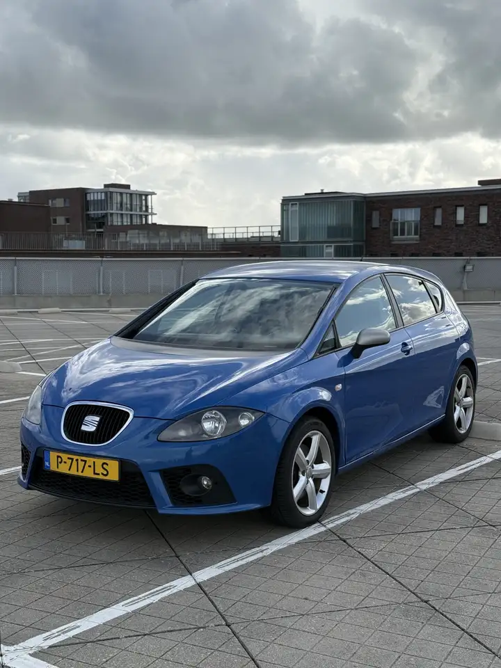 SEAT Leon 2.0 T FSI FR — photo 1 of 14