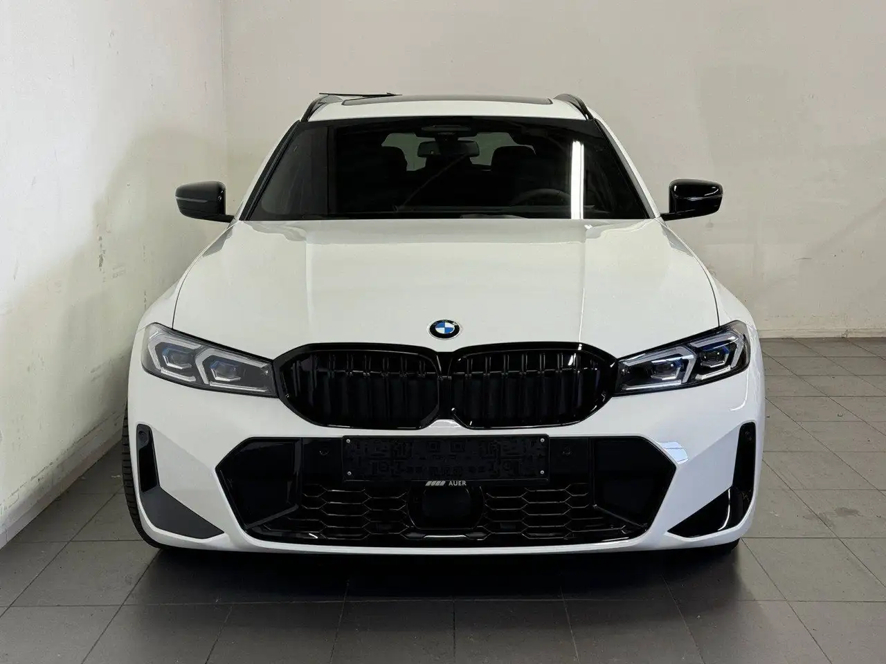 BMW 320 320 i M Sport — photo 1 of 14