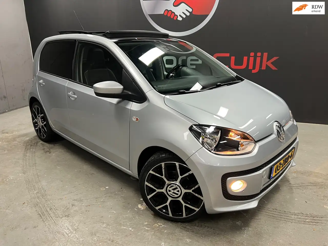 Volkswagen up! 1.0 high up! BlueMotion |NAP | PANO | Stoelverw. | — photo 1 of 37