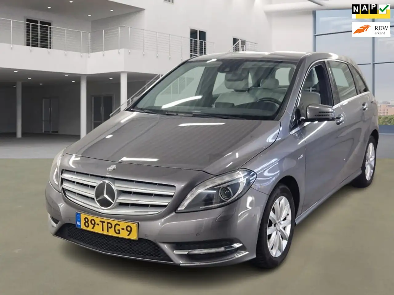 Mercedes-Benz B 180 Ambition — photo 1 of 20