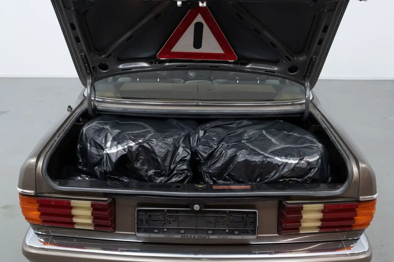1986 Mercedes-Benz Andra 500 SEC (126 C), photograph 8