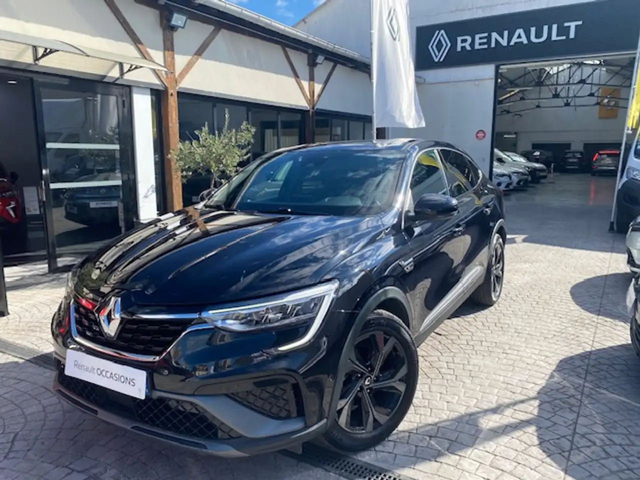 Renault Arkana Arkana E-Tech 145 R.S. Line Fast Track — photo 1 of 17