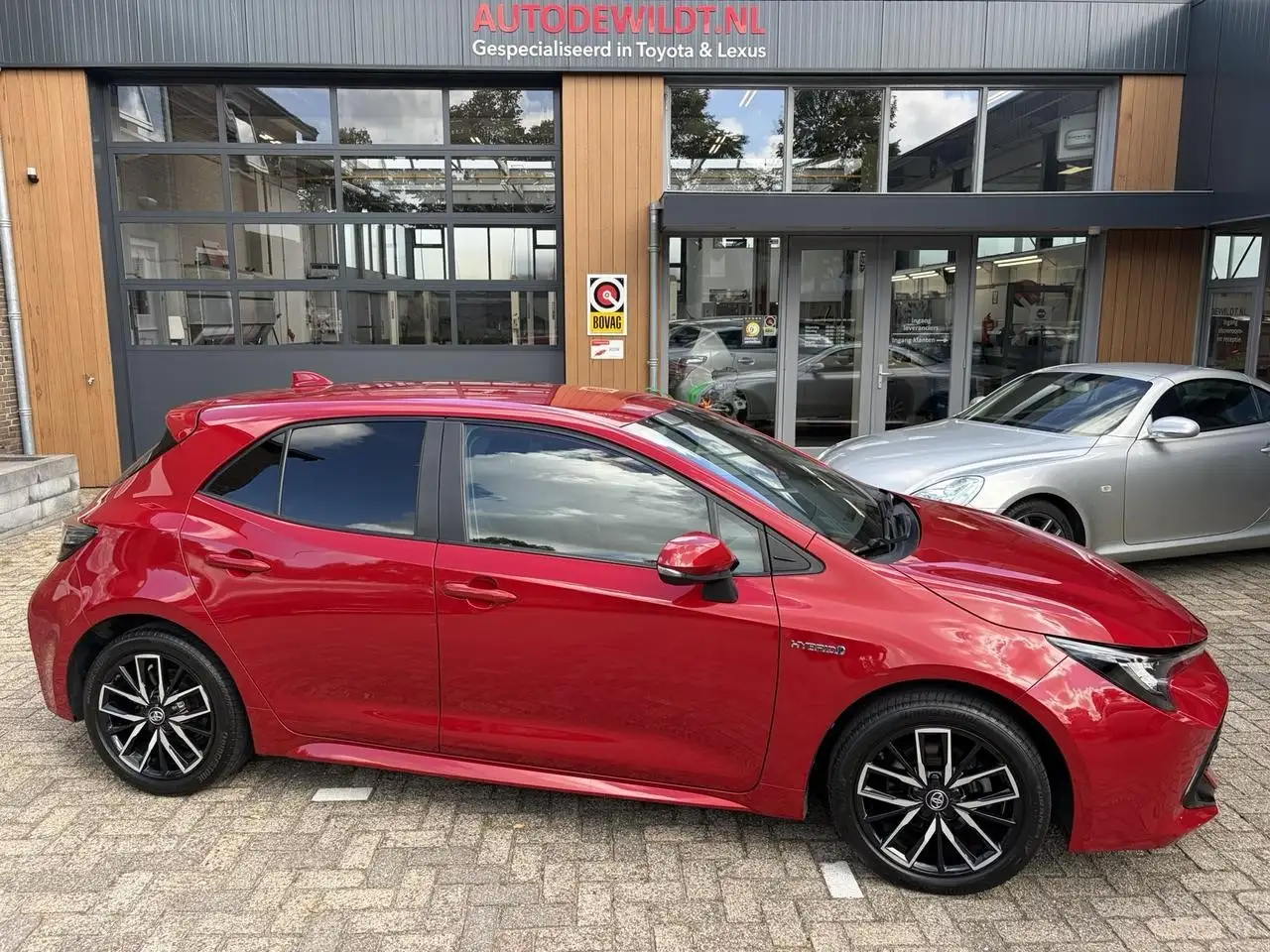 Toyota Corolla 1.8 Hybrid 140 Smart A/T + 12 MND BOVAG — photo 1 of 40