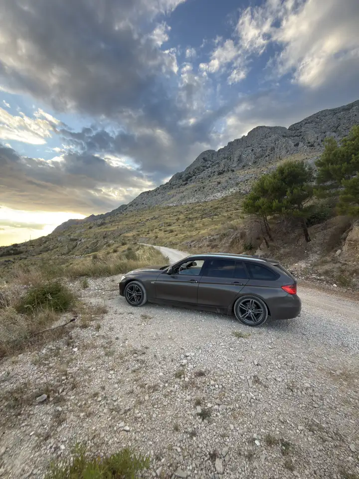 BMW 320 320d Touring F31 — photo 1 of 9