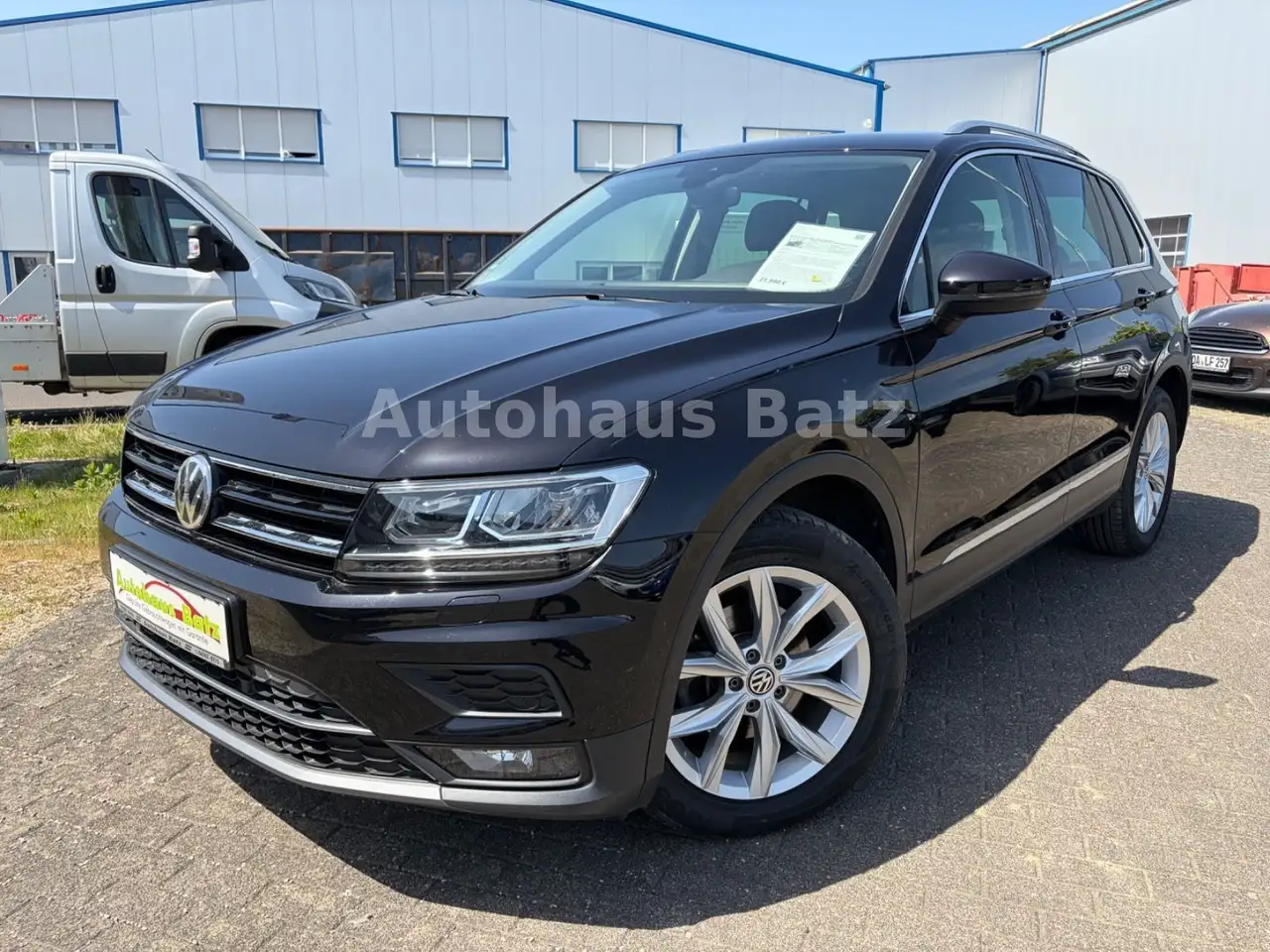 Volkswagen Tiguan Highline AHK*SHZ*ACC*LED — photo 1 of 36
