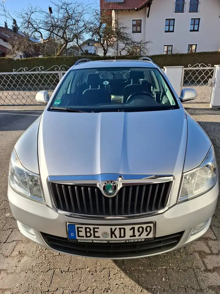 Skoda Octavia Octavia Combi 1.2 TSI Classic — photo 1 of 9