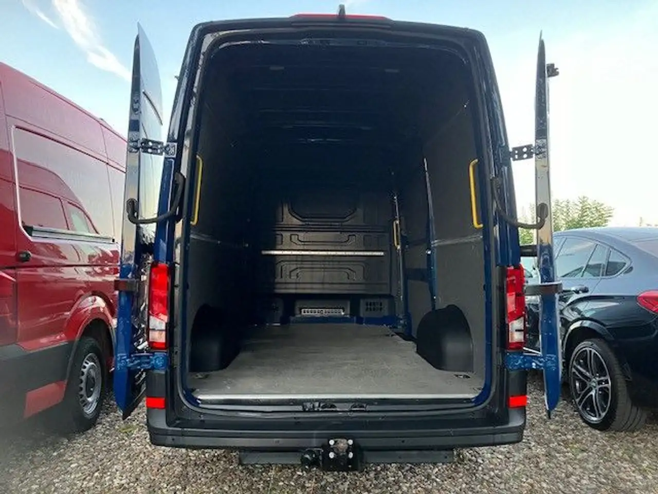 Volkswagen Crafter Kasten 35 MR L2 H2 Hochdach — photo 1 of 6