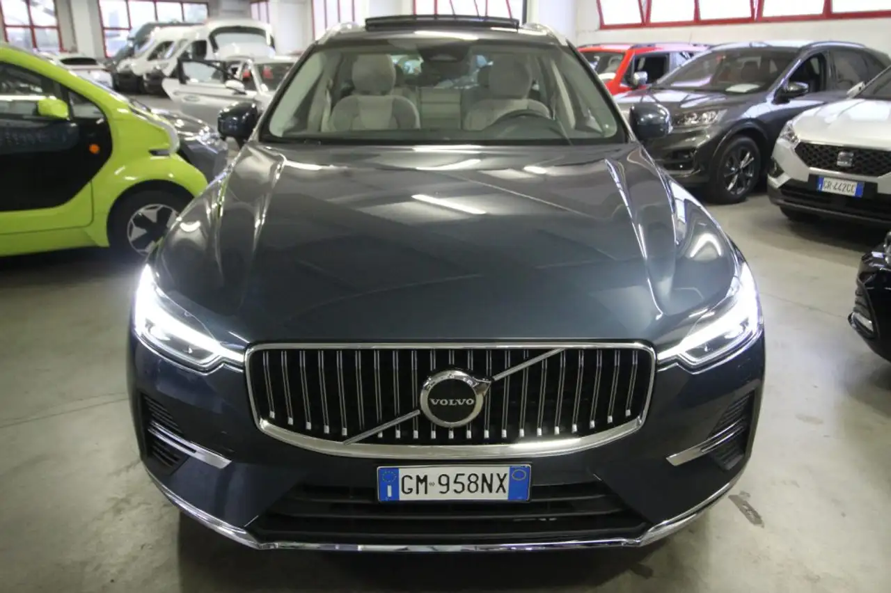 Volvo XC60 T6 Recharge Plug-in Hybrid AWD automatico Core — photo 1 of 15