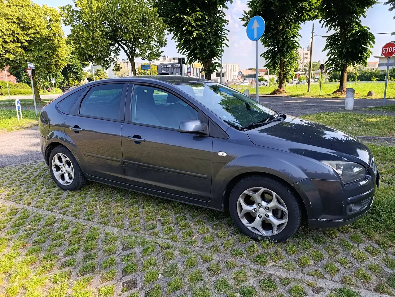 Ford Focus Focus 5p 1.6 tdci 90cv — photo 1 of 11