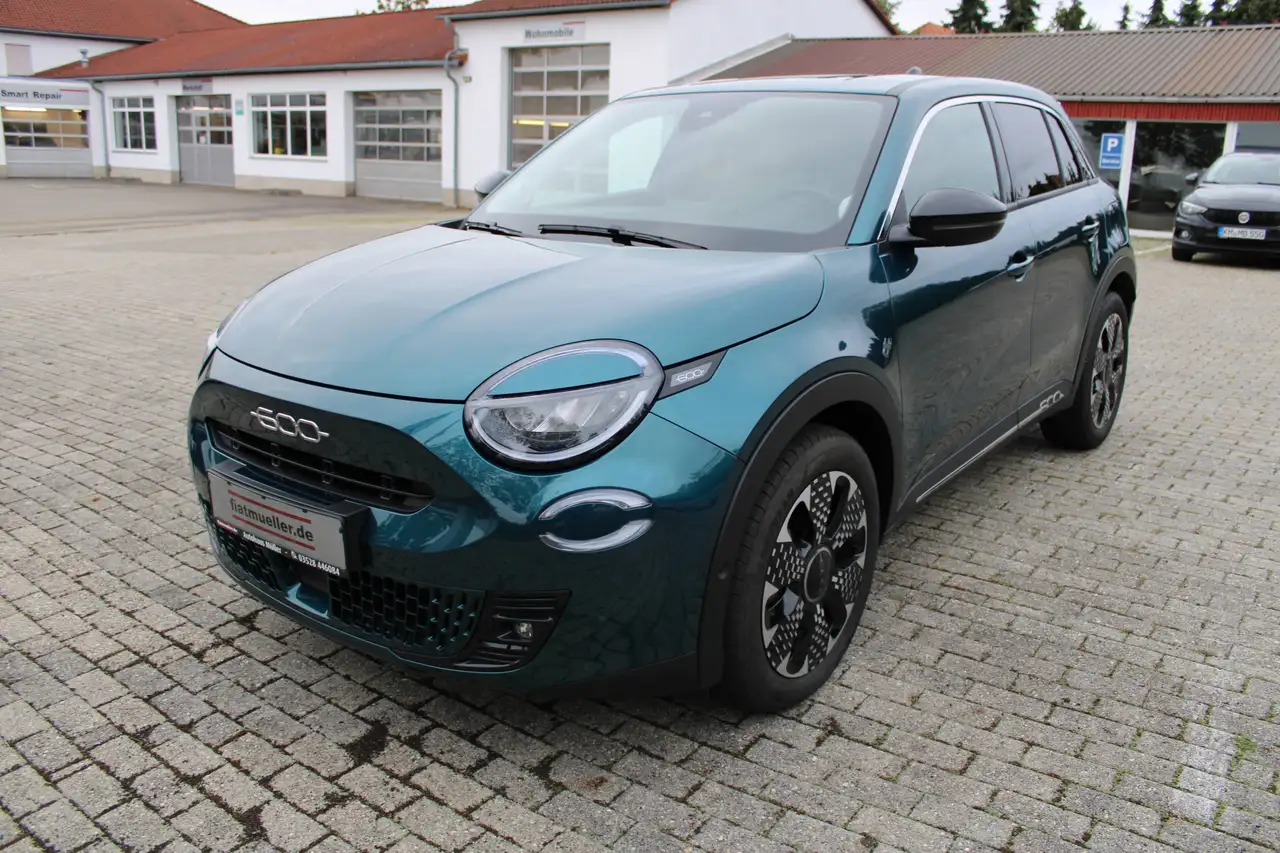 Fiat 600 Hybrid La Prima, Navi, LM-Räder, CarPlay, Rückfahrkamera — photo 1 of 13