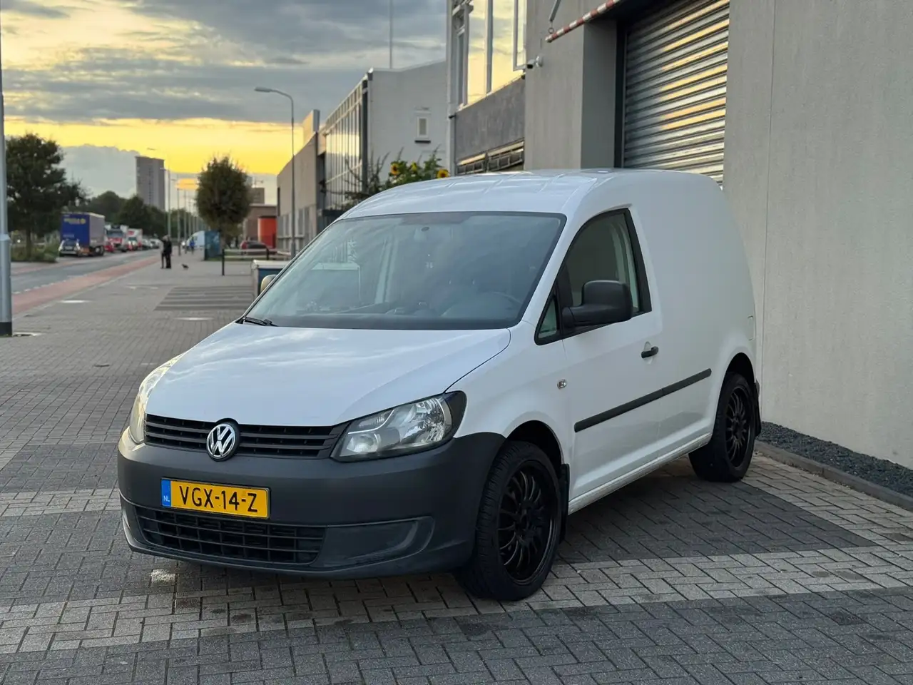 Volkswagen Caddy 1.2 TSI — photo 1 of 20