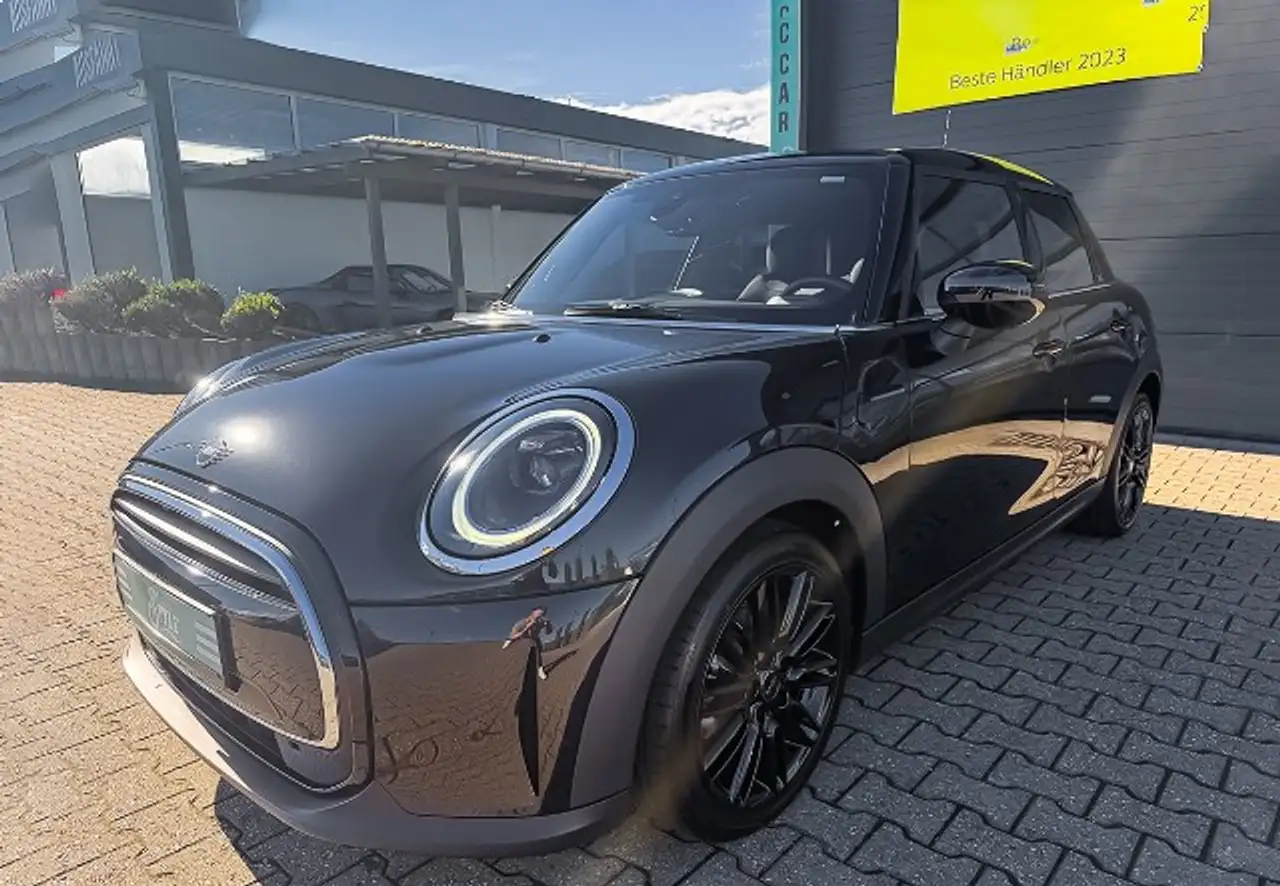MINI Cooper Classic Trim RFK SHZ CarPlay — photo 1 of 16