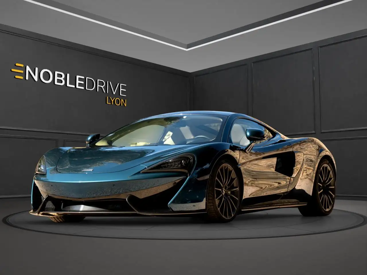 McLaren 570GT 3.8 V8 570ch - CONFIGURATION EXCEPTIONNELLE - BLUE PACIFIC SPECIAL PAINT - SUIVI COMPLET - AUCUN DEF — photo 1 of 14