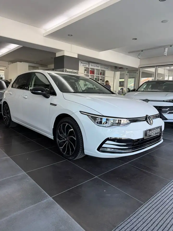 Volkswagen Golf 1.5 TSI EVO ACT Style — photo 1 of 15