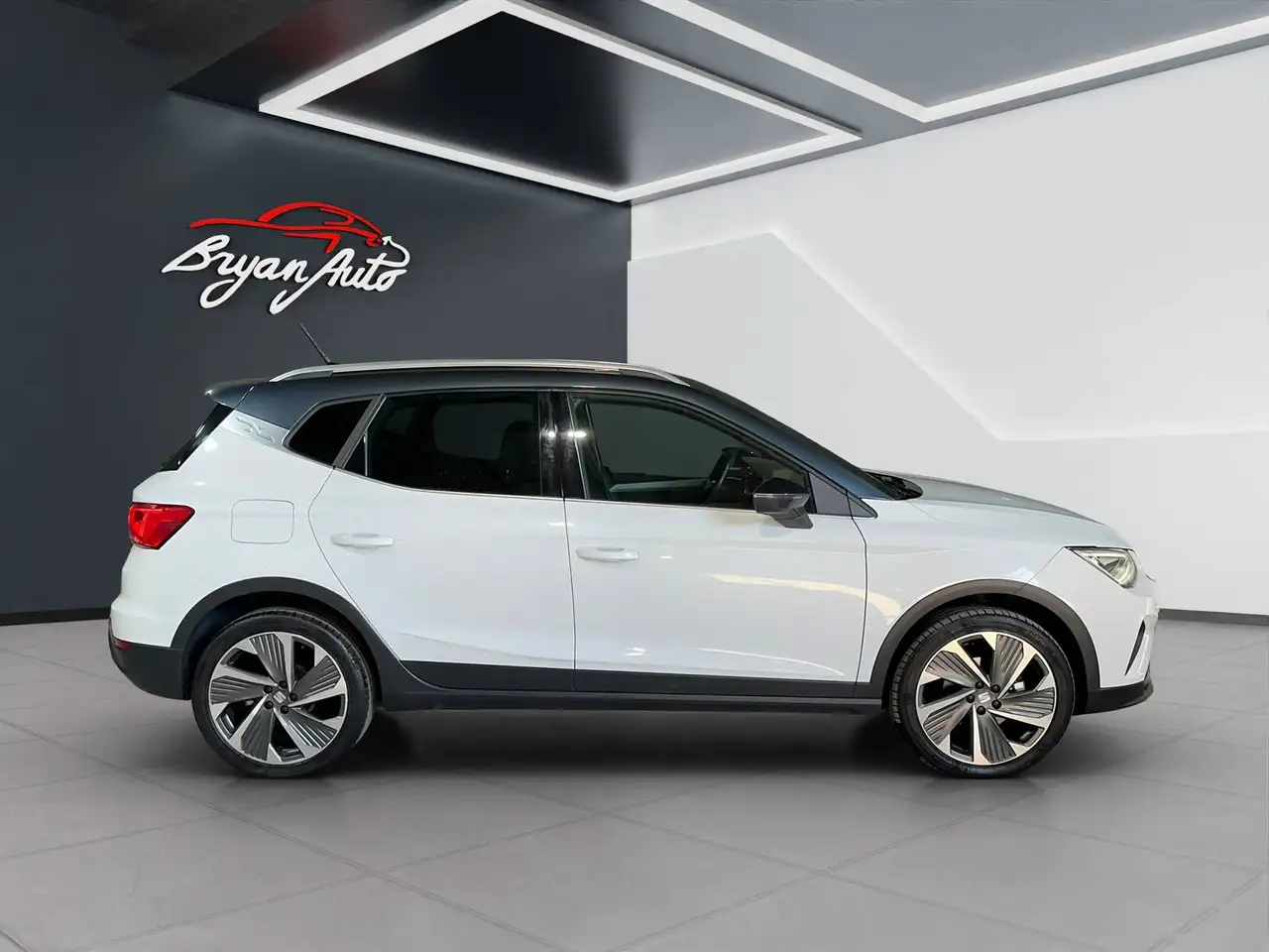 SEAT Arona 1.0 ecotsi FR 110cv — photo 1 of 12