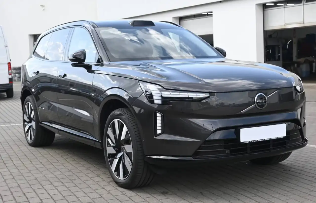 Volvo EX90 Ultra Pure Electric AWD — photo 1 of 30