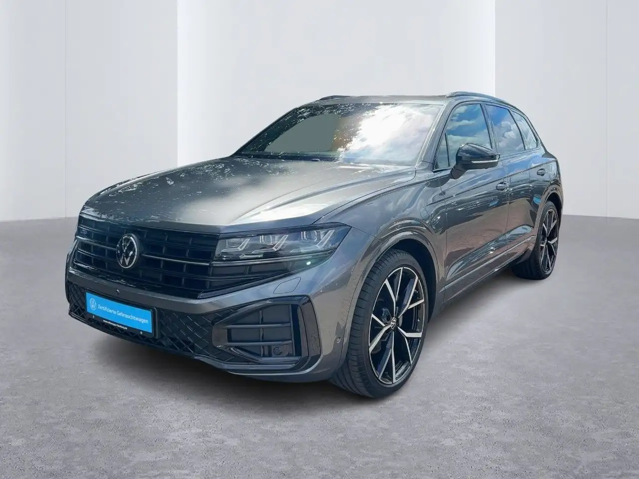 Volkswagen Touareg 3.0 V6 TDI R-Line DSG 4M Panorama AHK — photo 1 of 16