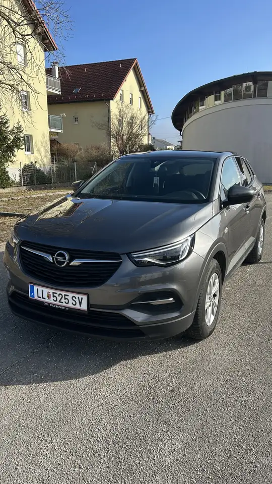 Opel Grandland X 1.2 Start/Stop Edition — photo 1 of 15