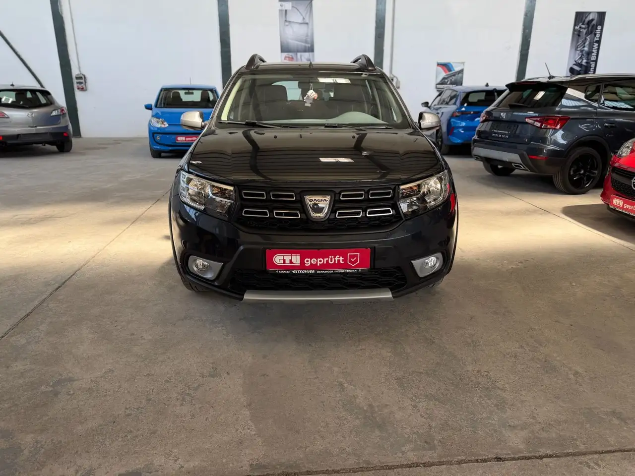 Dacia Sandero II Stepway Celebration — photo 1 of 15
