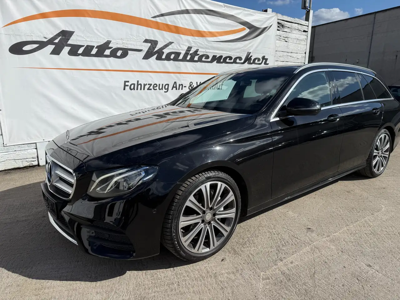 Mercedes-Benz E 220 E 220 d*AMG-Line*Burmester*CAM*9G*Pano*LED — photo 1 of 40