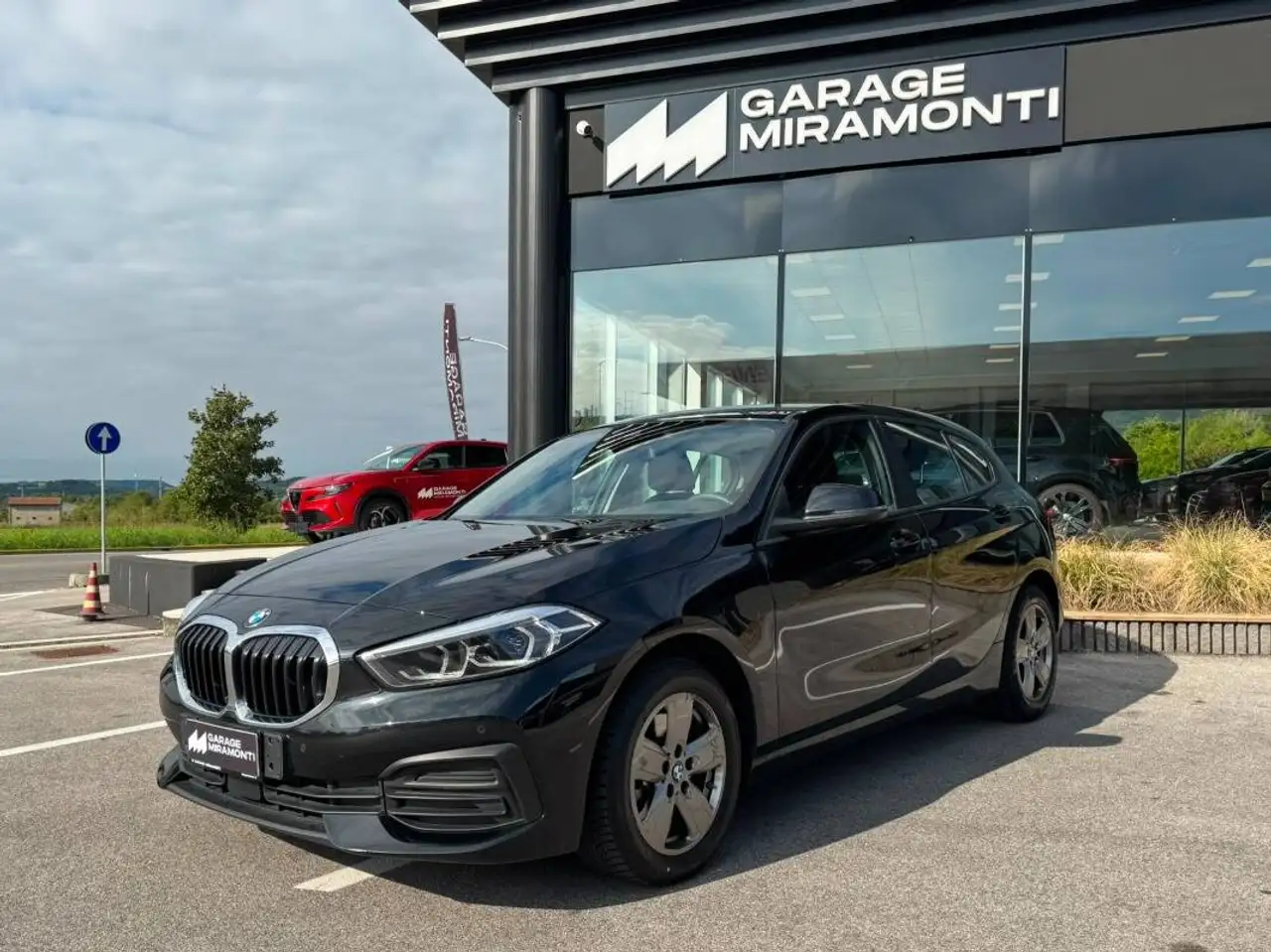BMW 116 116d Advantage — photo 1 of 15