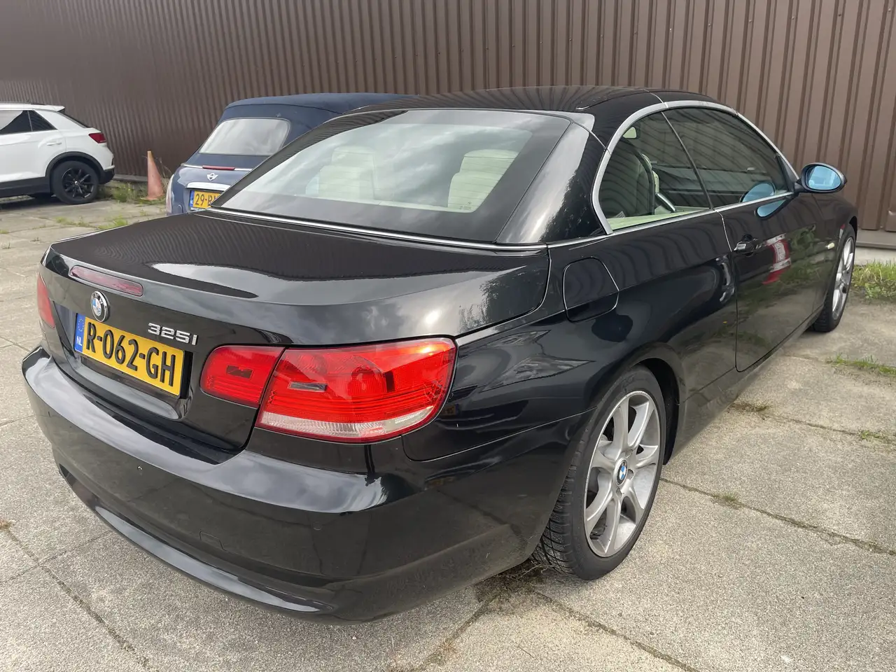BMW 330 325i — photo 1 of 7