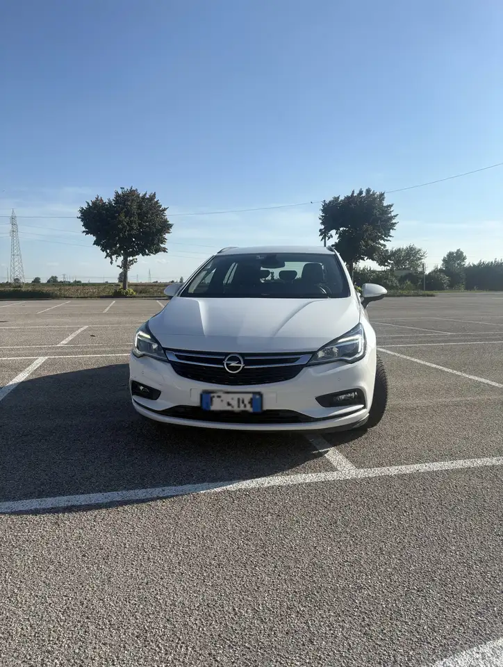 Opel Astra Sports Tourer 1.6 cdti Business s&s 110cv my18.5 — photo 1 of 8