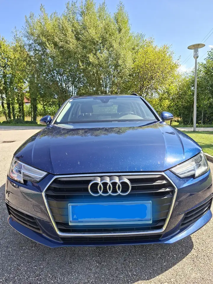 Audi A4 Avant 2,0 TDI Design S-tronic — photo 1 of 5