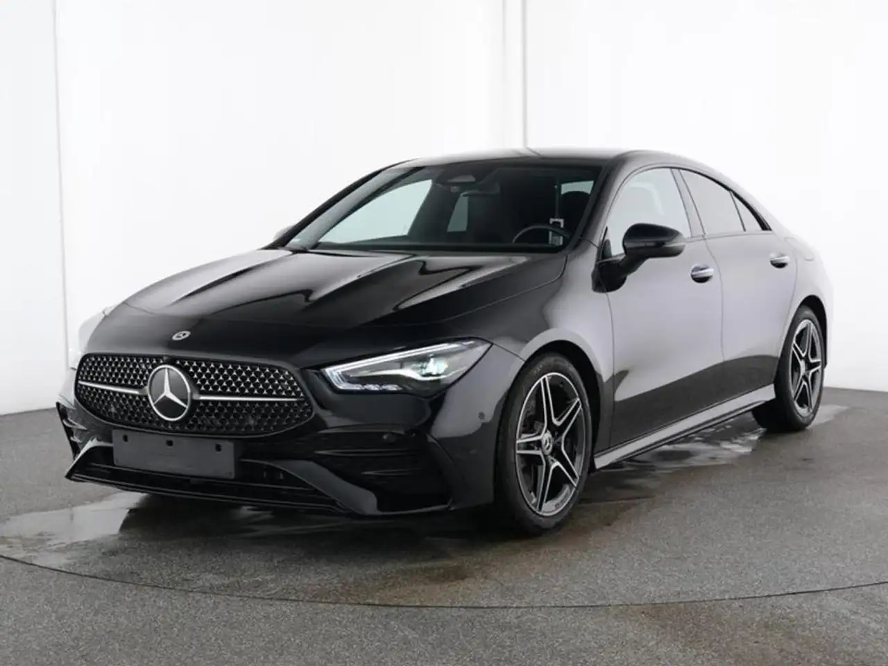 Mercedes-Benz CLA 200 Automatic AMG Line Advanced Plus — photo 1 of 9