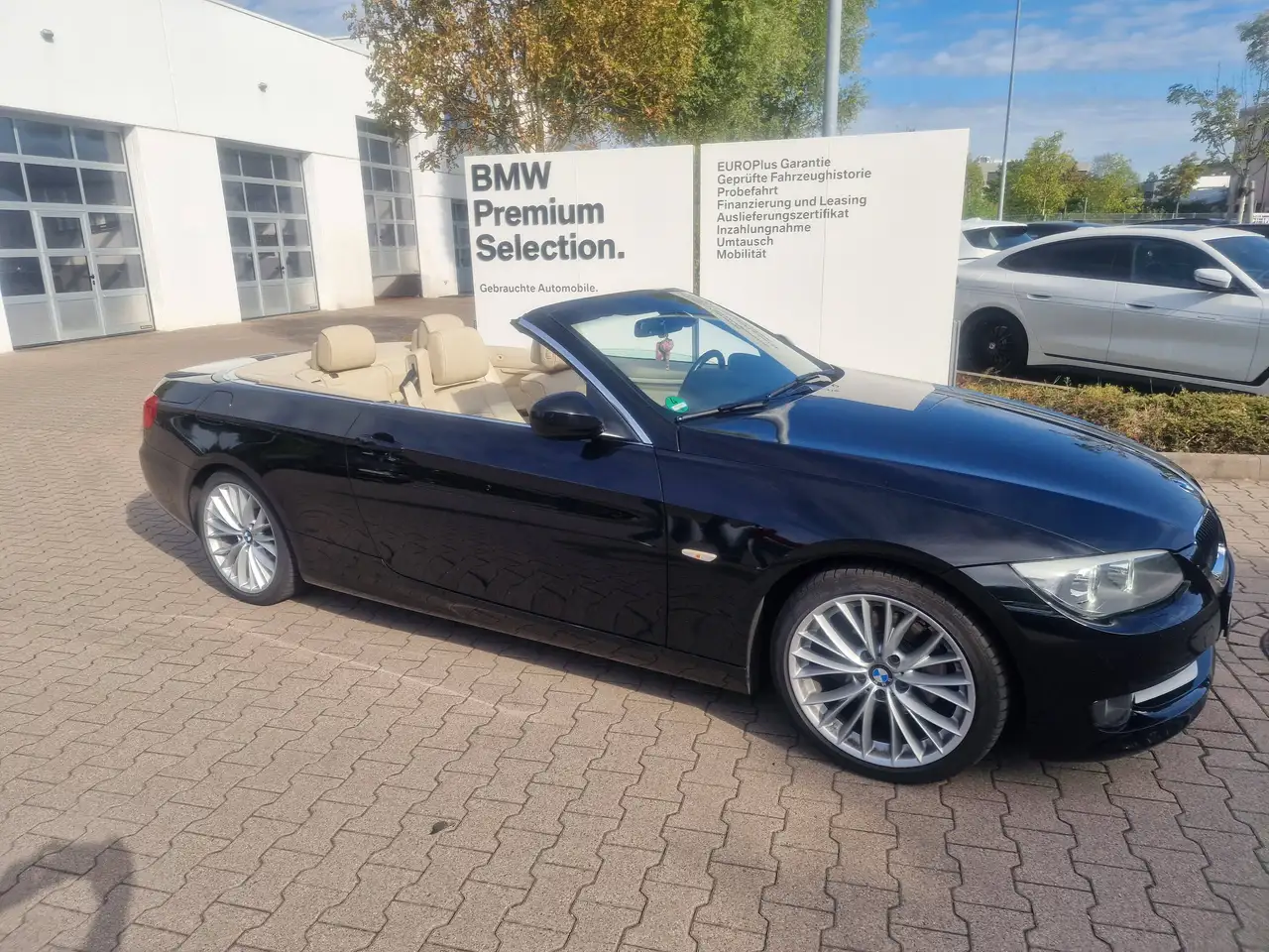 BMW 320 320d e93 LCI Cabrio Aut. Edition Exclusive — photo 1 of 11