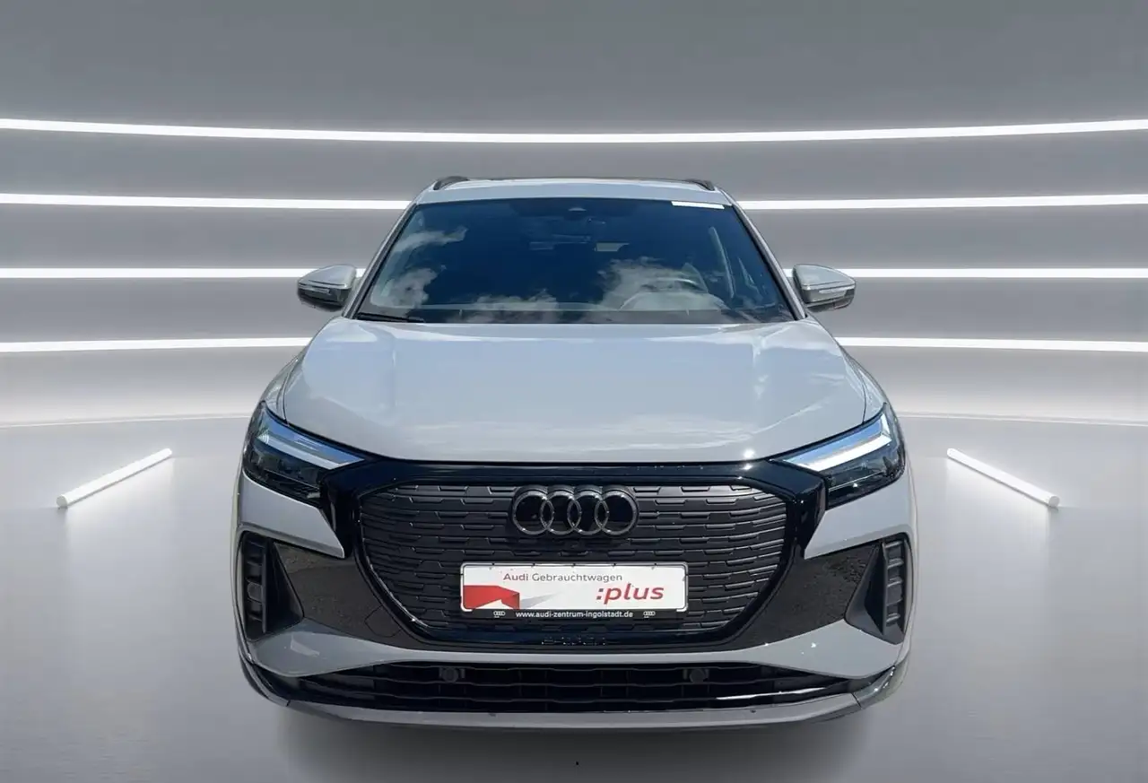 Audi Q4 e-tron 45 e-tron basis — photo 1 of 8