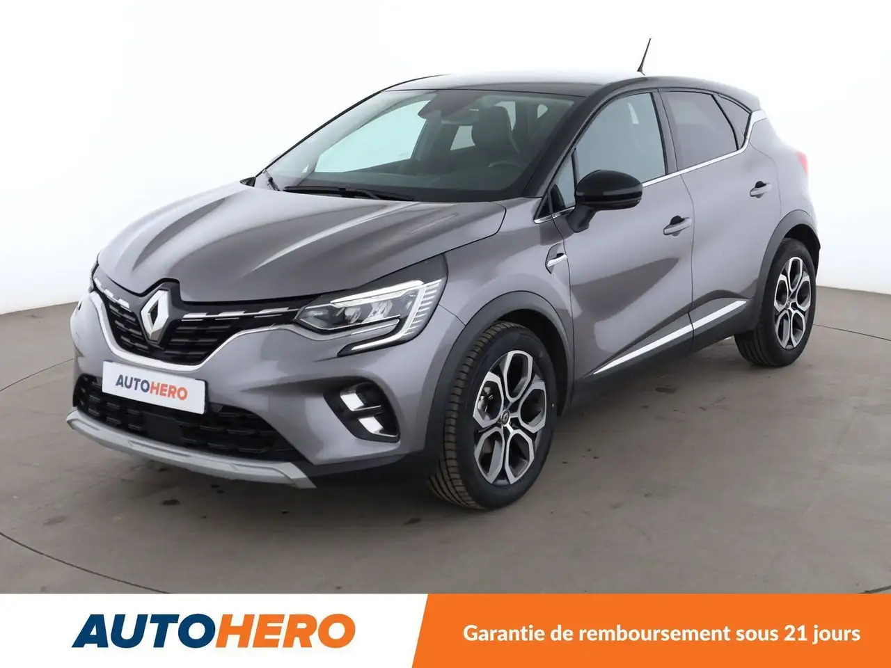 Renault Captur 1.3 TCe Intens EDC — photo 1 of 32