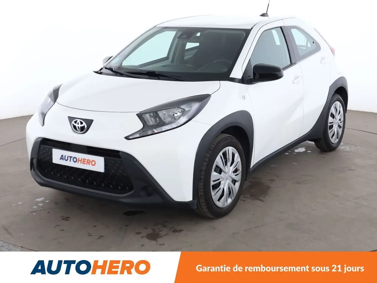 Toyota Aygo X 1.0 VVT-i Dynamic — photo 1 of 28