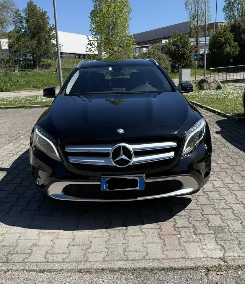 Mercedes-Benz GLA 200 d (cdi) Premium — photo 1 of 6