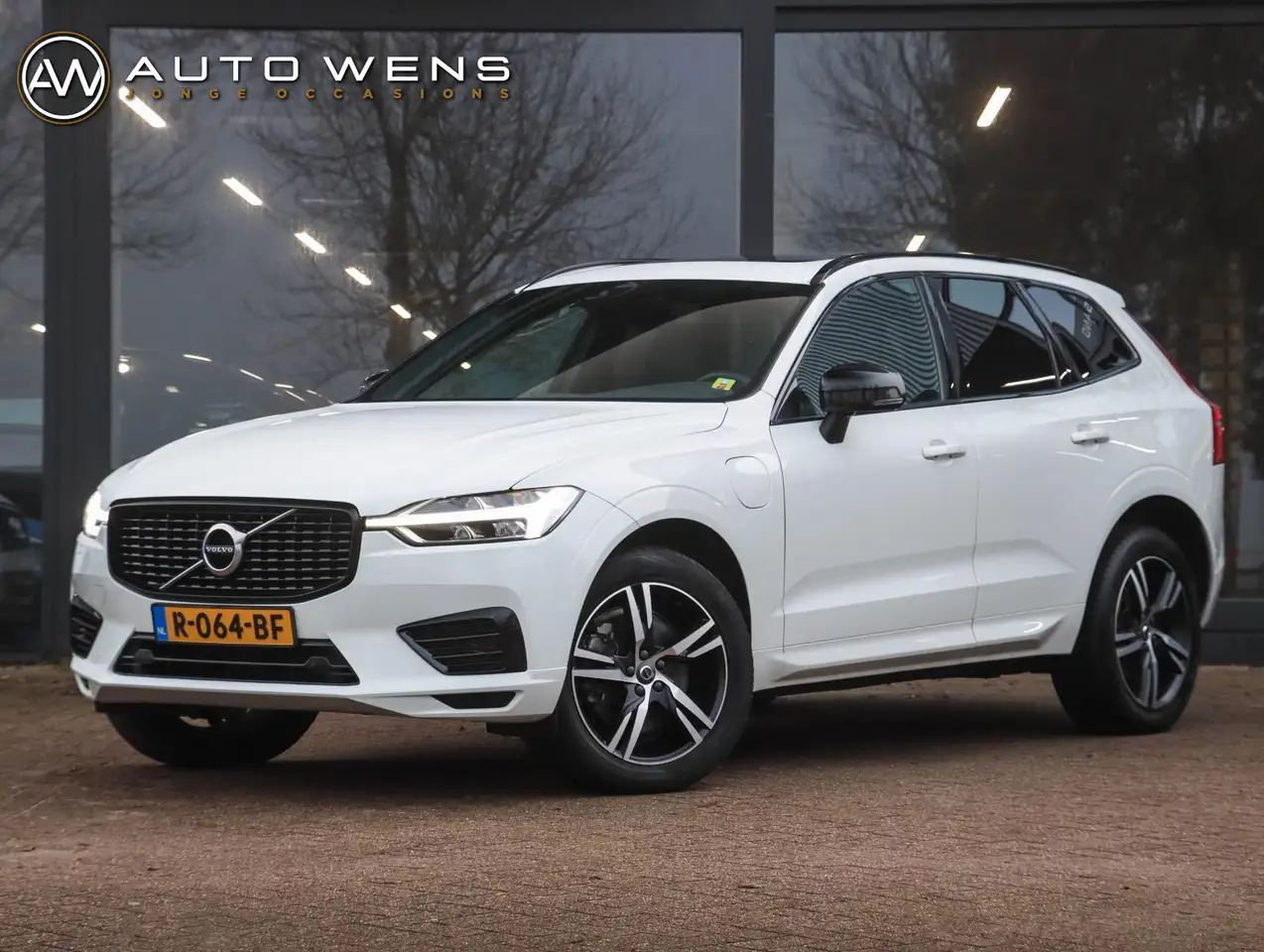 Volvo XC60 T6 Recharge AWD R-Design SOH 90,4% Leder Pano BLIS — photo 1 of 28