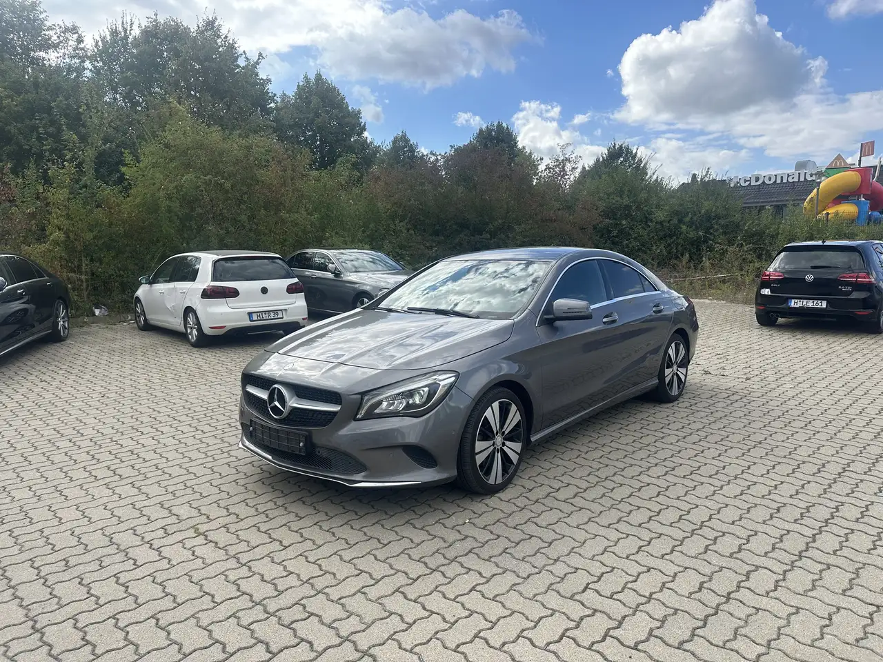 Mercedes-Benz CLA 250 4Matic 7G-DCT Urban — photo 1 of 11