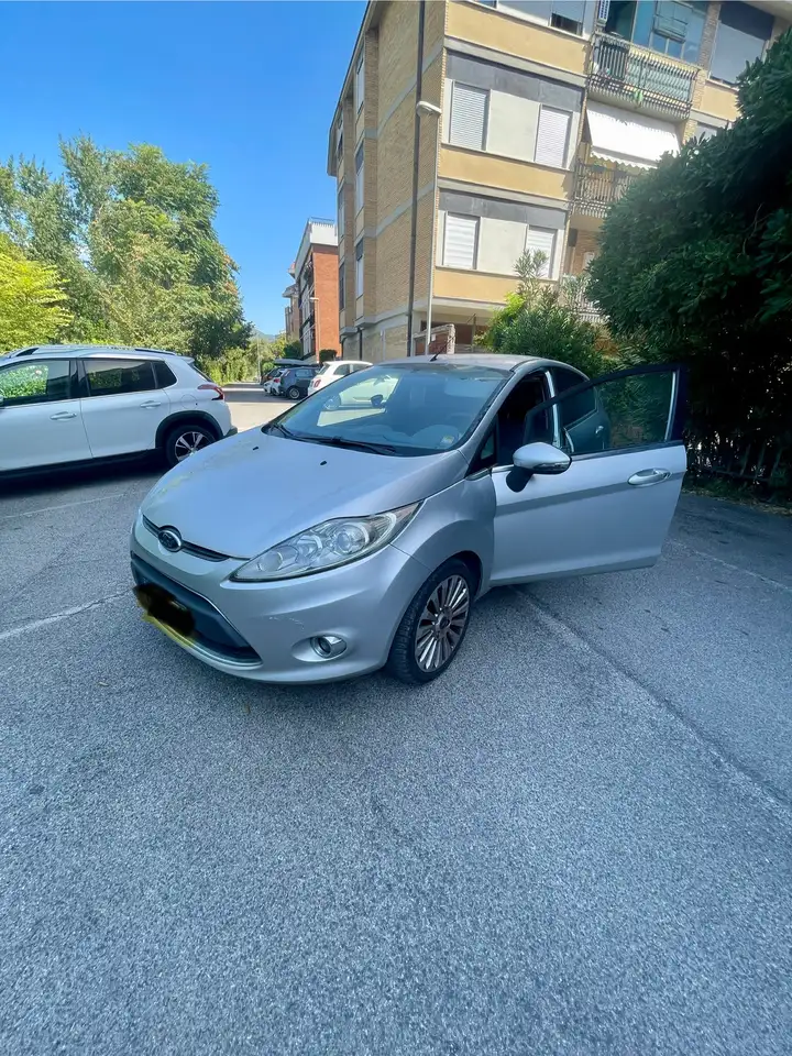 Ford Fiesta 5p 1.4 tdci Titanium — photo 1 of 11