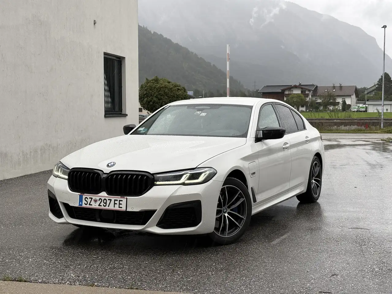 BMW 530 530e PHEV Aut. — photo 1 of 19