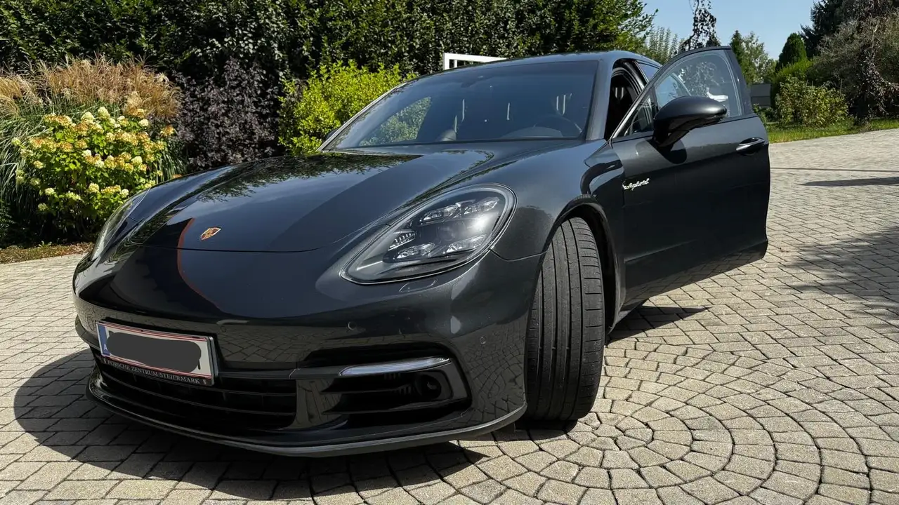 Porsche Panamera Panamera 4 E-Hybrid PHEV Sport Turismo — photo 1 of 5